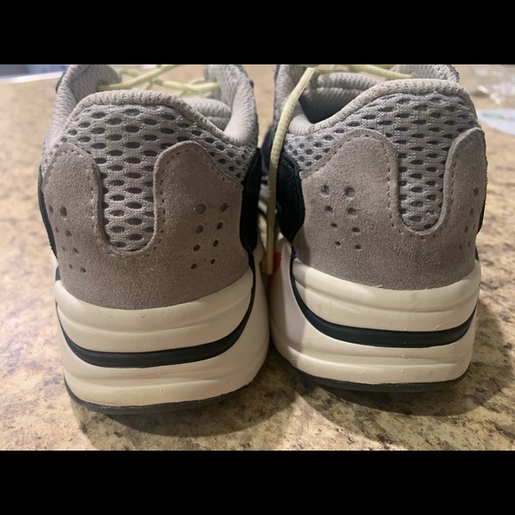 Used Yeezy Boost 700 V1 Kids Wave Runner lightly used size 2 - Picture 4 of 10